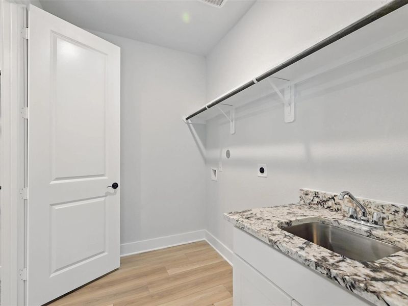 Furnished interior view inside a new home in Lago Mar, Texas City (Image 15).