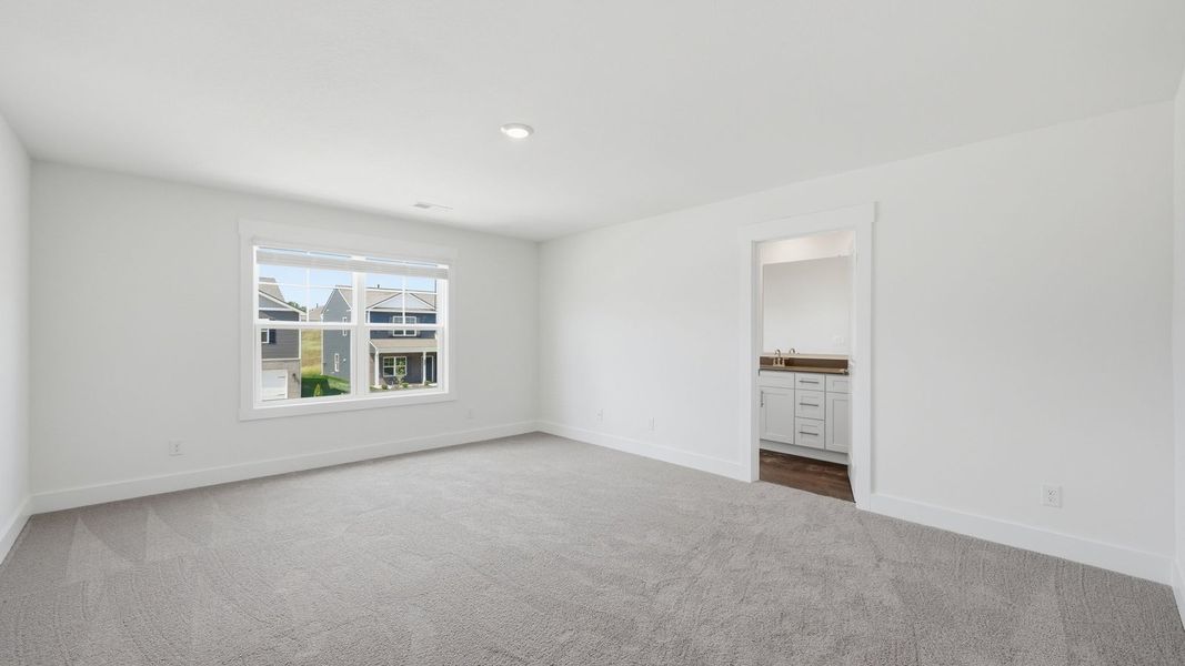 Spacious, unfurnished interior of a new home in Fieldcrest Acres, Blountville (Image 23).