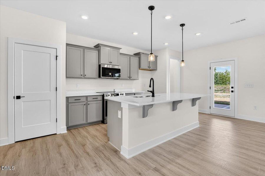 13-102 Brighton St-13 13-102 Brighton St-13