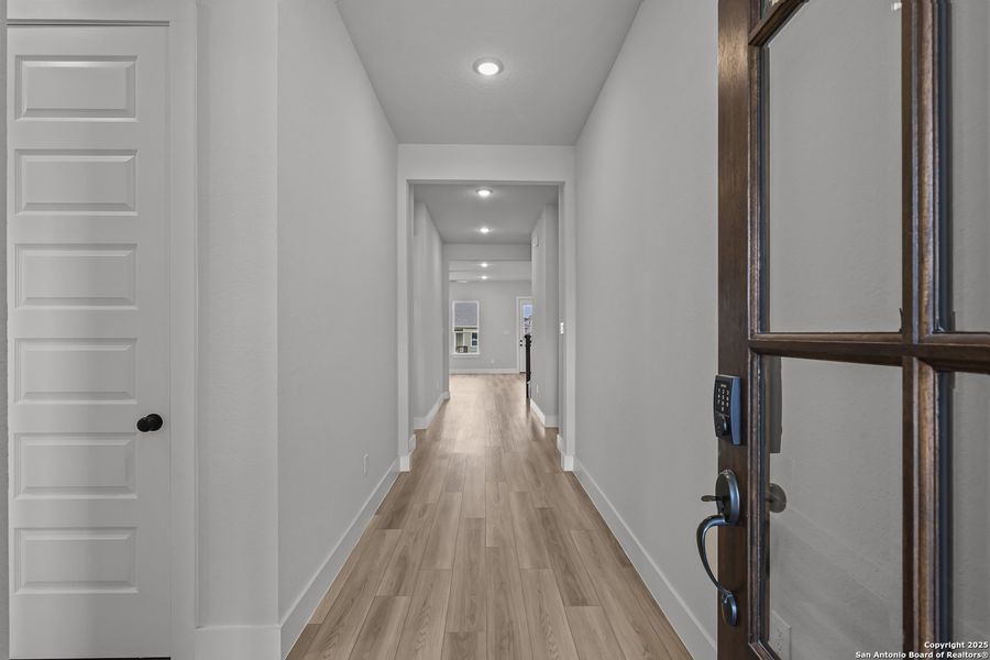 Spacious, unfurnished interior of a new home in Homestead, Schertz (Image 22).