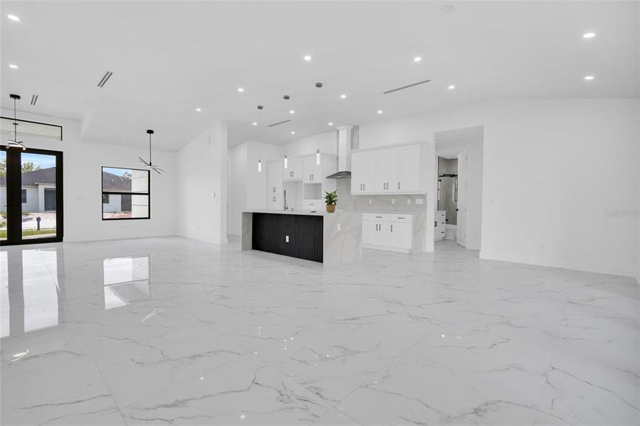 Spacious, unfurnished interior of a new home in , Lehigh Acres (Image 24).