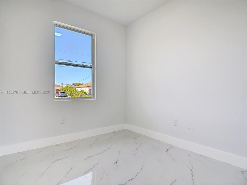 Spacious, unfurnished interior of a new home in , Lehigh Acres (Image 22).