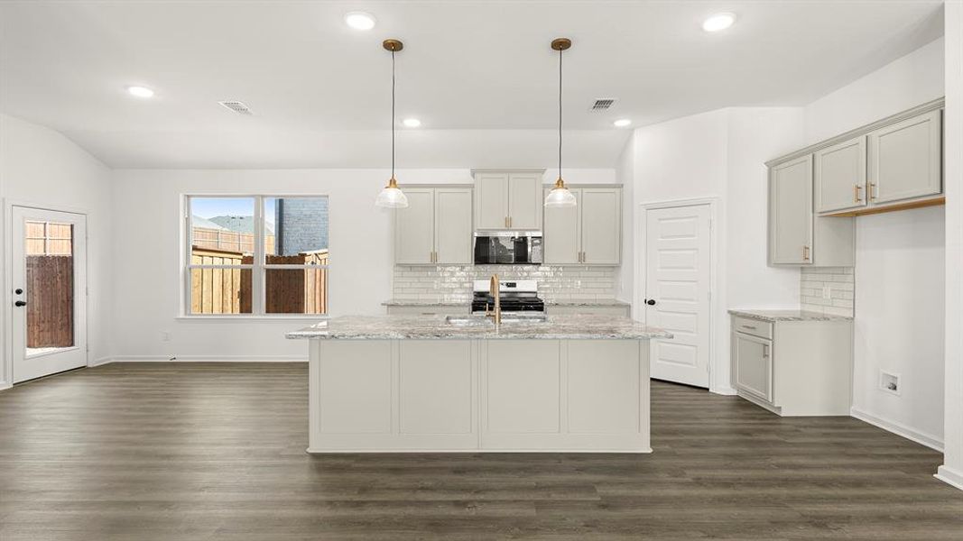 06. 2144 Sunnymede - Kitchen