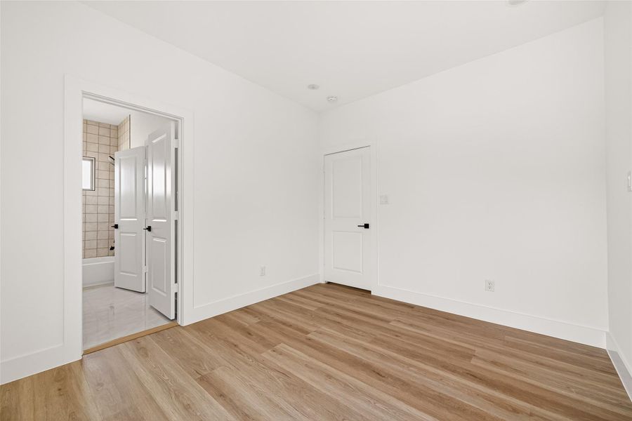 Spacious, unfurnished interior of a new home in , Houston (Image 20).