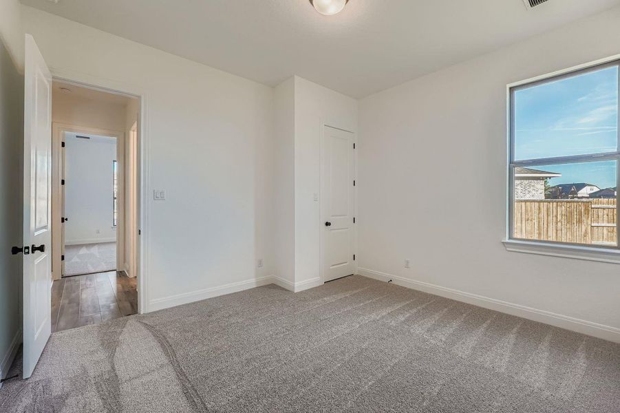 Spacious, unfurnished interior of a new home in 6 Creeks, Kyle (Image 9).