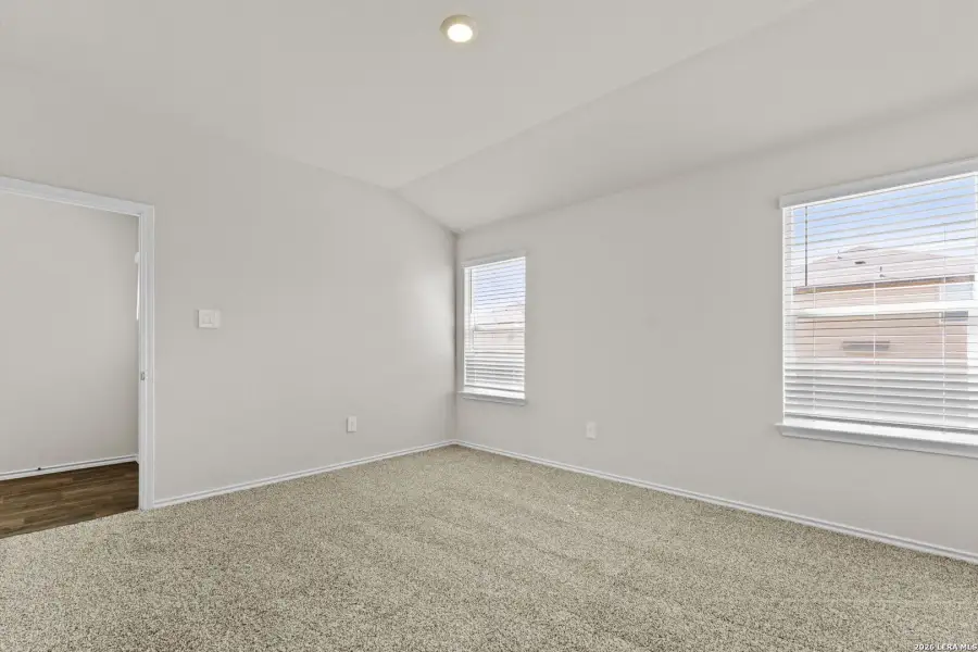 Spacious, unfurnished interior of a new home in Laurel Vistas, San Antonio (Image 19).