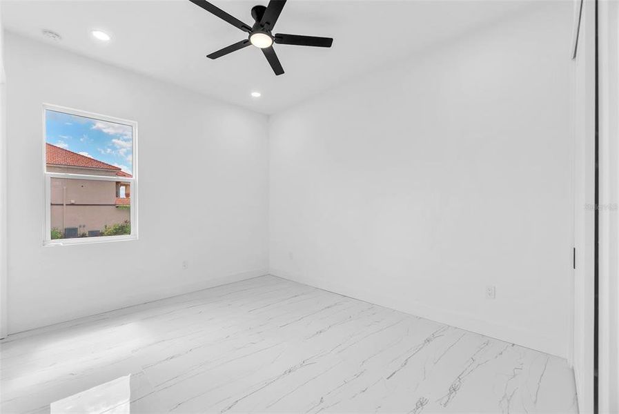 Spacious, unfurnished interior of a new home in , Thonotosassa (Image 46).
