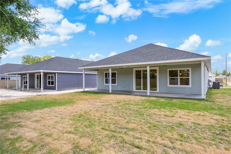 Exterior details and patio area of a home in , Gainesville (Image 4).