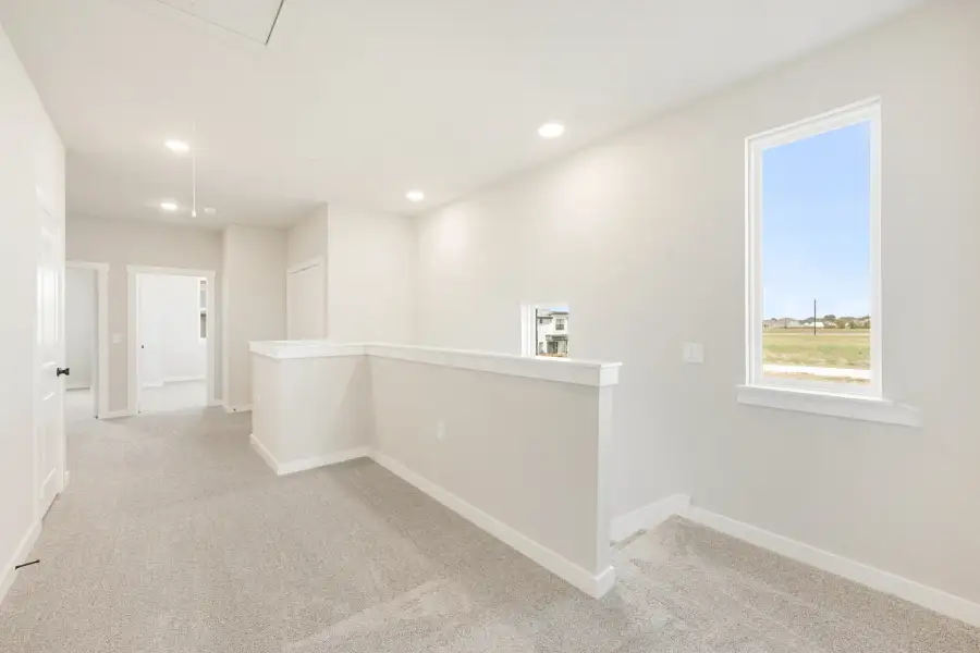 Spacious, unfurnished interior of a new home in Ten Mile Creek, Celina (Image 35).