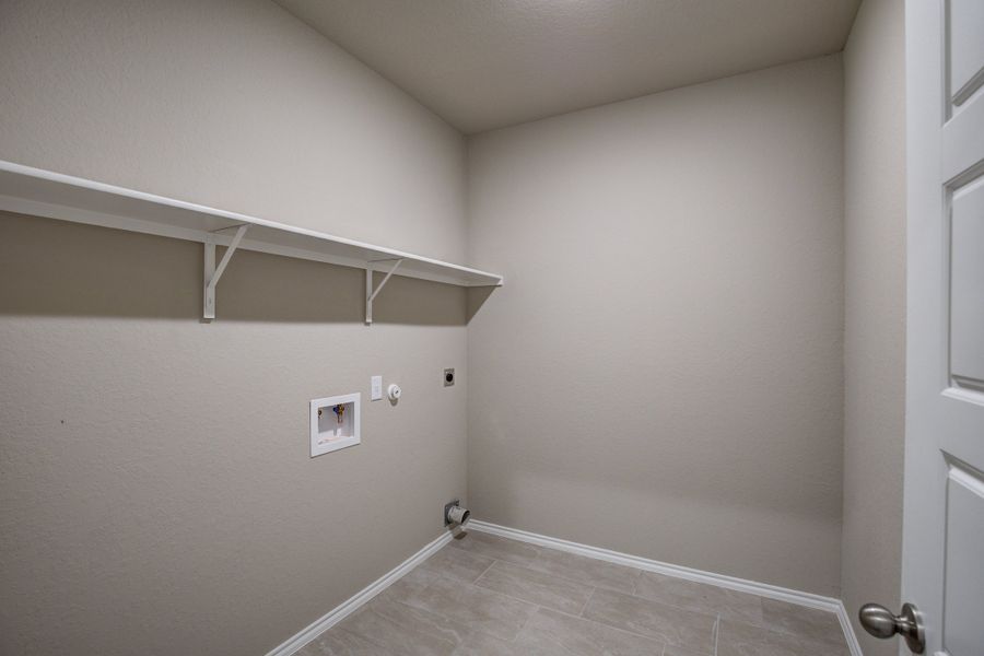 Representative unfurnished interior of a home built from the The Murray F by Davidson Homes LLC in Hickory Ridge, Elmendorf (Image 32).