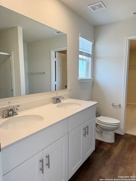 Furnished interior view inside a new home in Santa Clara, Converse (Image 12). Furnished interior view inside a new home in Santa Clara, Converse (Image 12).