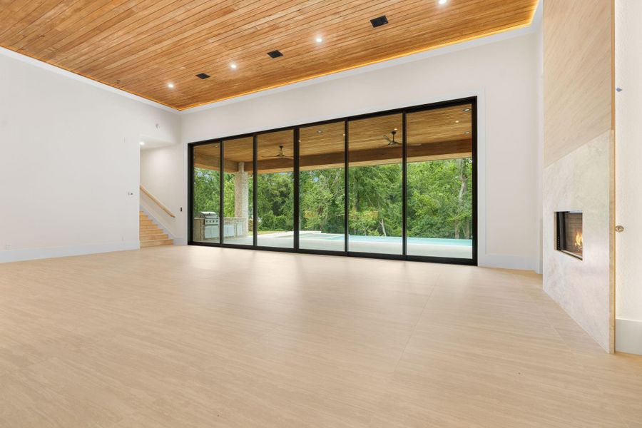 Spacious, unfurnished interior of a new home in , Tomball (Image 39).