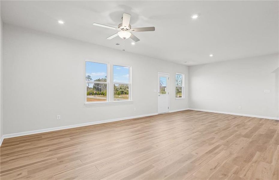Spacious, unfurnished interior of a new home in Anderson Point, McDonough (Image 13).