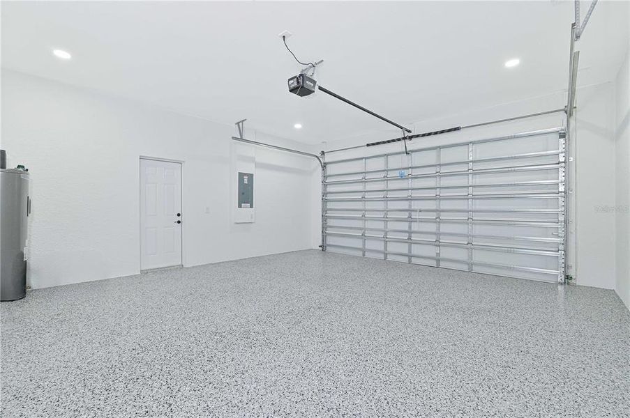 Spacious, unfurnished interior of a new home in , Cape Coral (Image 36).