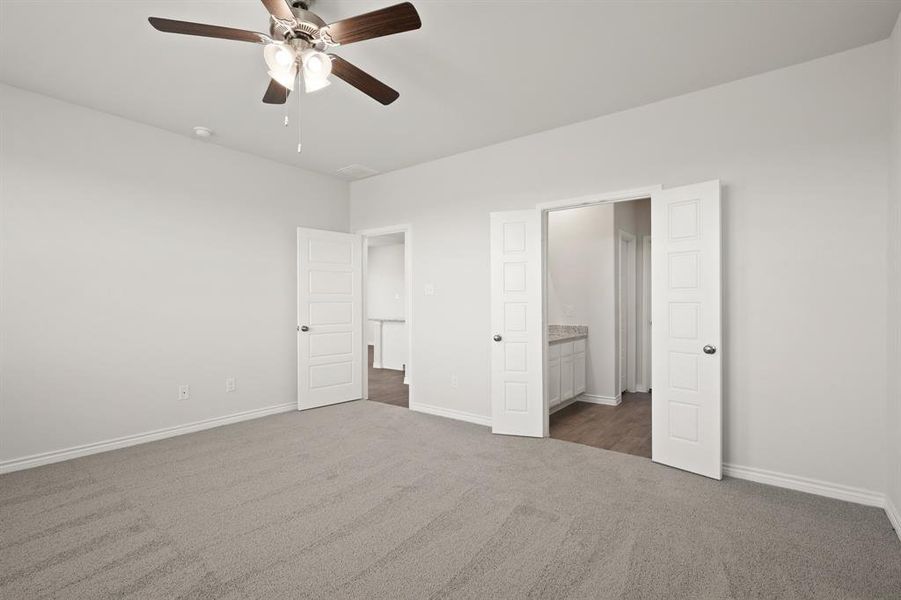 Spacious, unfurnished interior of a new home in Rocky Creek Crossing, Fort Worth (Image 9).