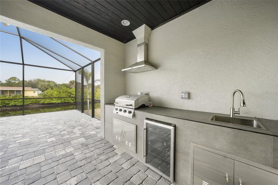 Exterior details and patio area of a home in , Port Charlotte (Image 26).