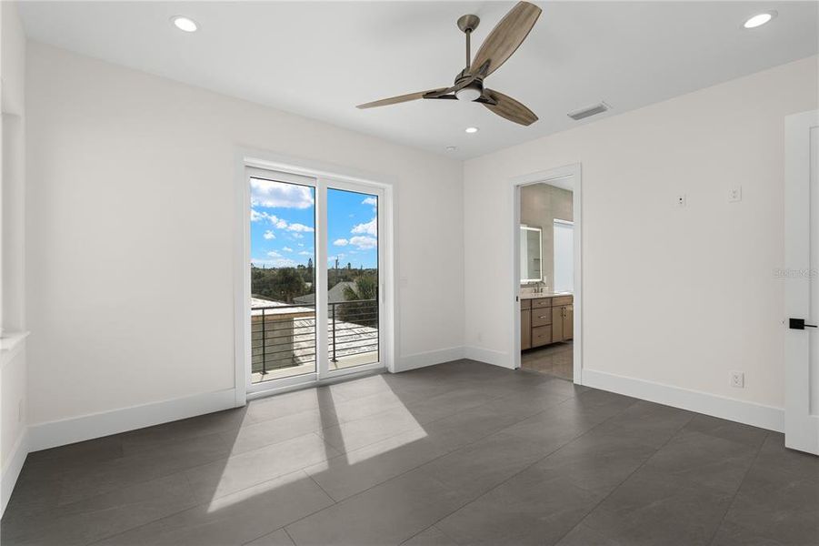 Spacious, unfurnished interior of a new home in , New Smyrna Beach (Image 91).