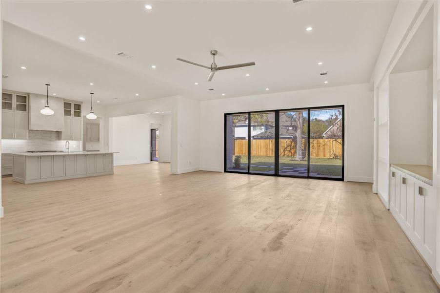 Spacious, unfurnished interior of a new home in , Houston (Image 37).