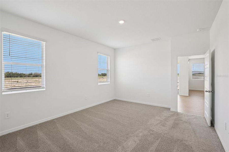 Spacious, unfurnished interior of a new home in , Lakeland (Image 31).