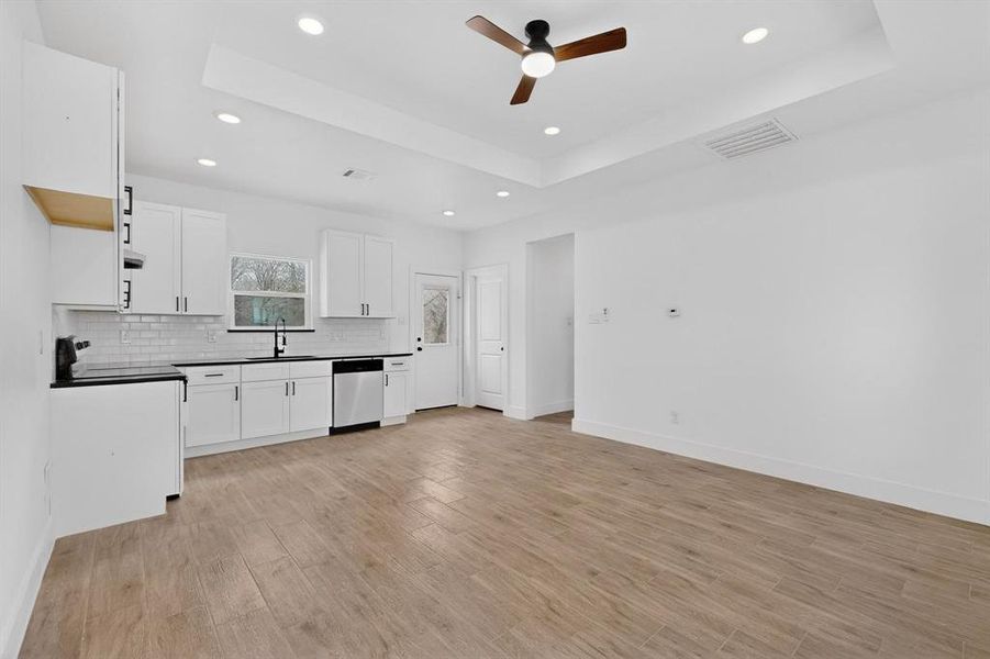 Spacious, unfurnished interior of a new home in , Mabank (Image 13).