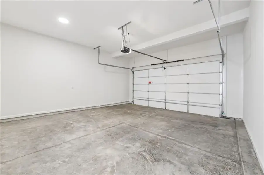 Spacious, unfurnished interior of a new home in Waterhaven, Cumming (Image 37).