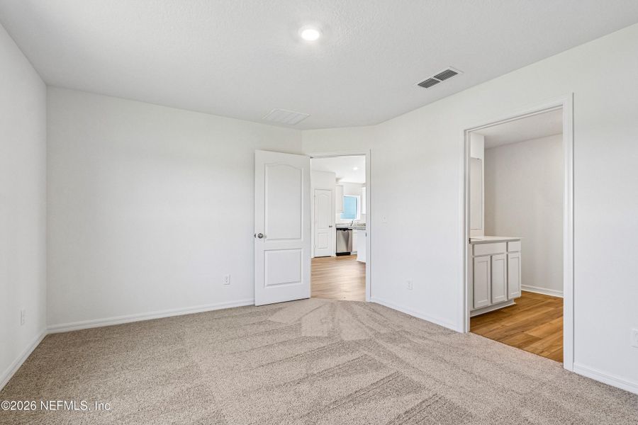 Spacious, unfurnished interior of a new home in , Jacksonville (Image 15).