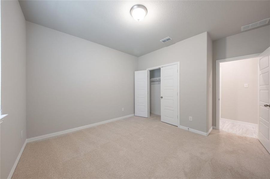 Spacious, unfurnished interior of a new home in Lake Pointe: Lake Pointe at Paloma Creek, Little Elm (Image 18).