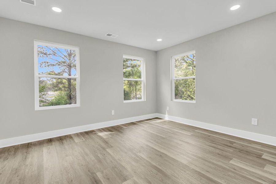 Spacious, unfurnished interior of a new home in , Hanahan (Image 21).