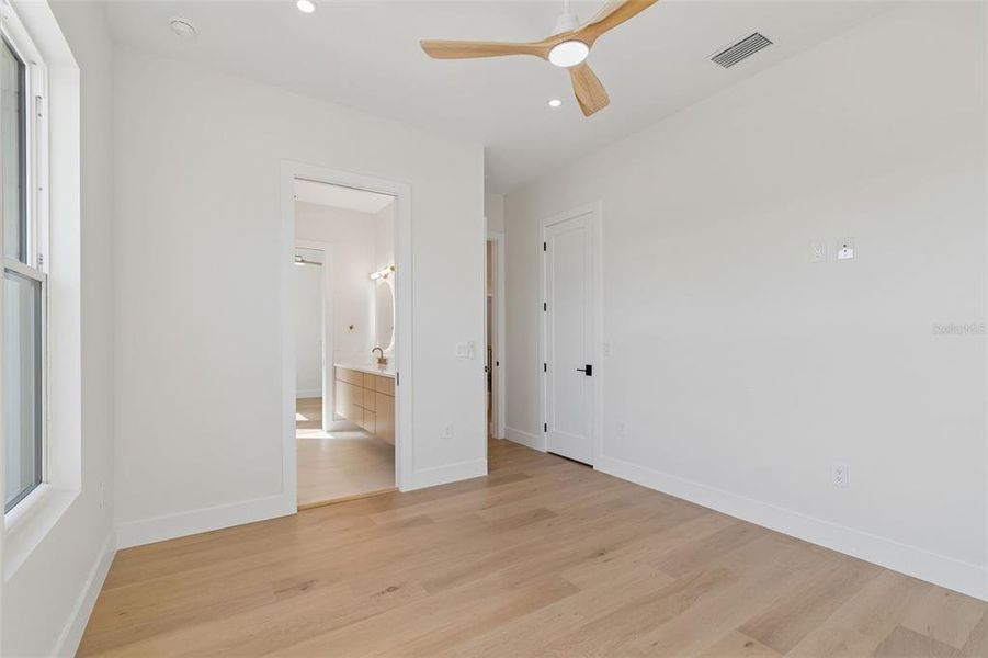 Spacious, unfurnished interior of a new home in , Tampa (Image 62).