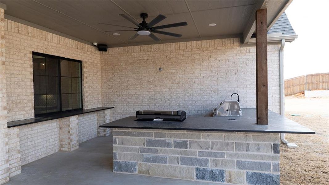 Exterior details and patio area of a home in , Mansfield (Image 4).