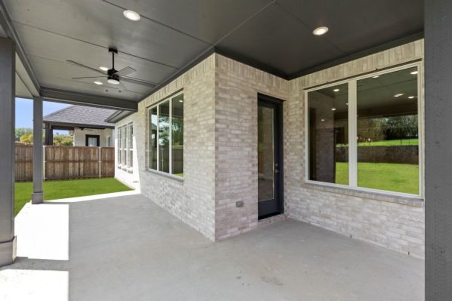 Exterior details and patio area of a home in The Highlands, Rockwall (Image 26).