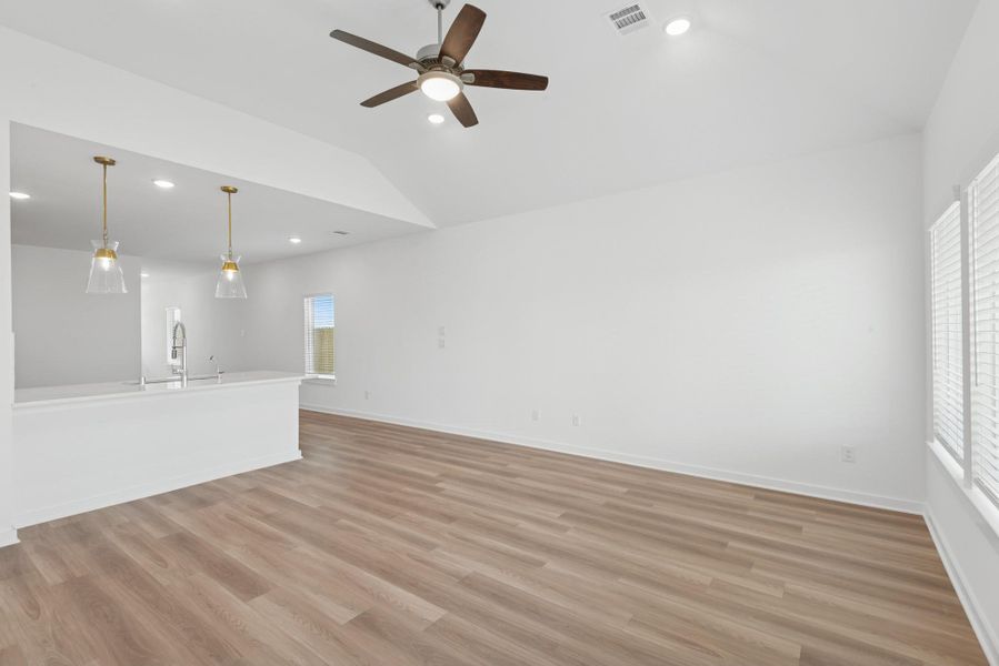 Spacious, unfurnished interior of a new home in Summerview, Fulshear (Image 15).