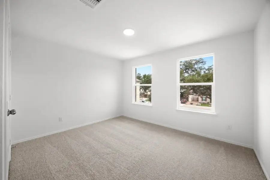 Spacious, unfurnished interior of a new home in River Bluff, Leander (Image 26).