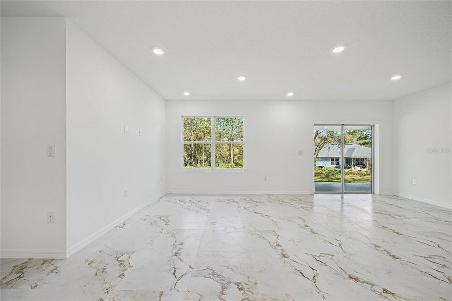 Spacious, unfurnished interior of a new home in , Citrus Springs (Image 29).
