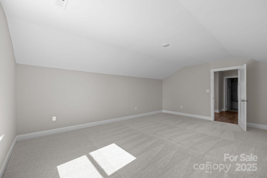 Spacious, unfurnished interior of a new home in , Monroe (Image 19).