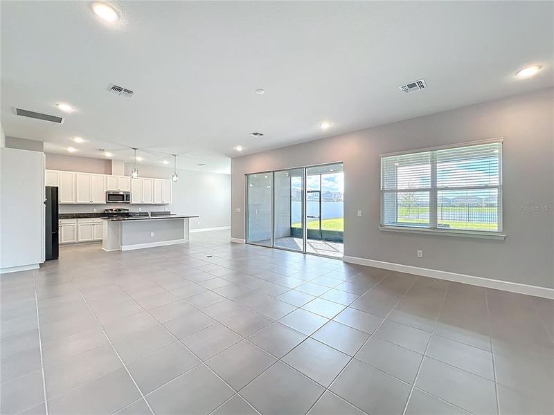 Spacious, unfurnished interior of a new home in , Winter Garden (Image 42).