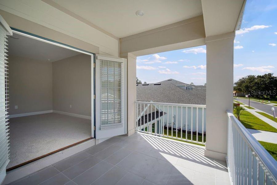 Exterior details and patio area of a home in Timber Ridge, Plant City (Image 3).