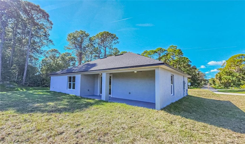 Exterior details and patio area of a home in , Palm Bay (Image 4).
