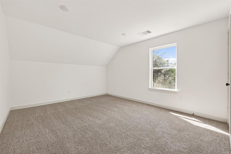 Spacious, unfurnished interior of a new home in , Hempstead (Image 31).