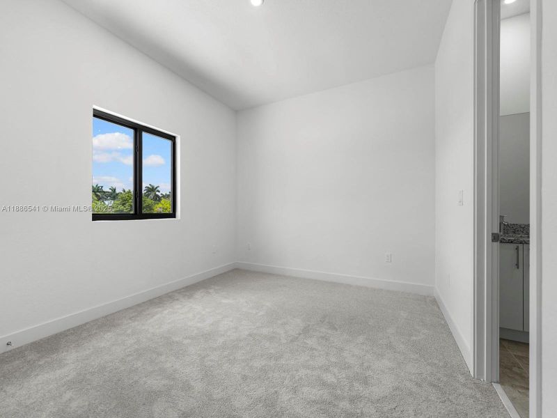 Spacious, unfurnished interior of a new home in , Homestead (Image 39).