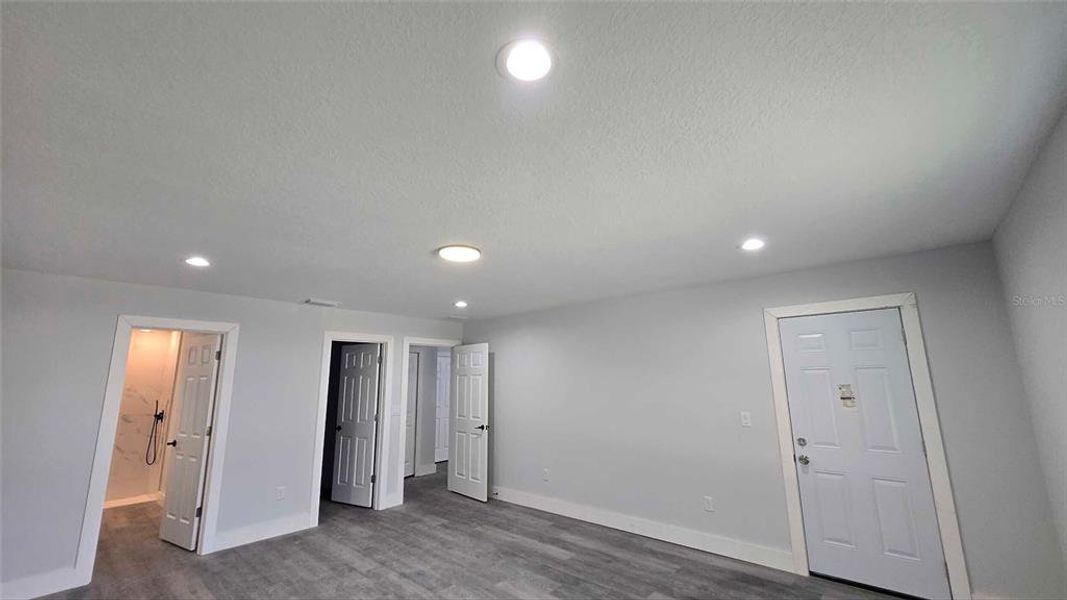Spacious, unfurnished interior of a new home in , Dunnellon (Image 24).