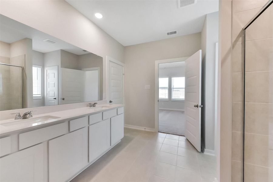 Furnished interior view inside a new home in River Ranch Meadows, Dayton (Image 11).