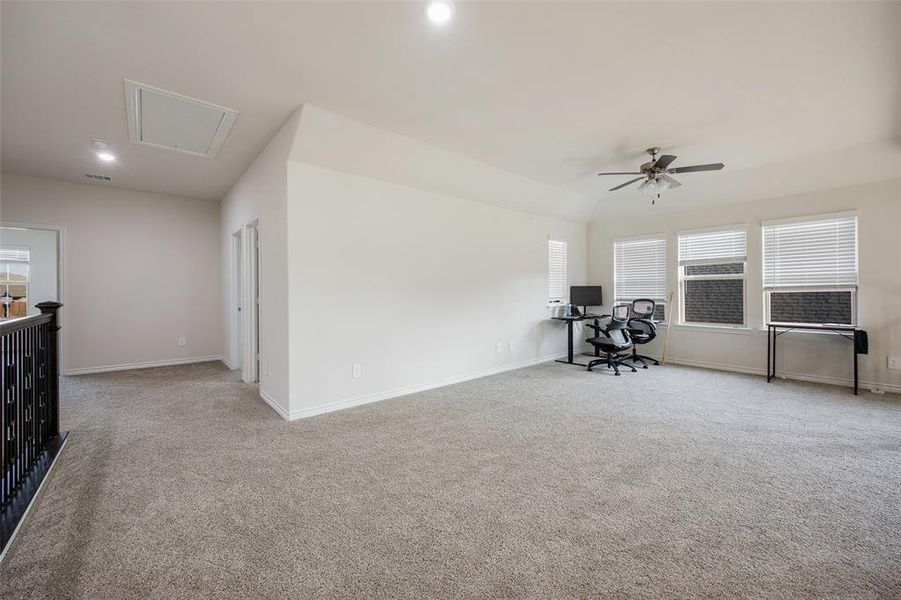 Spacious, unfurnished interior of a new home in Silverado, Aubrey (Image 24).