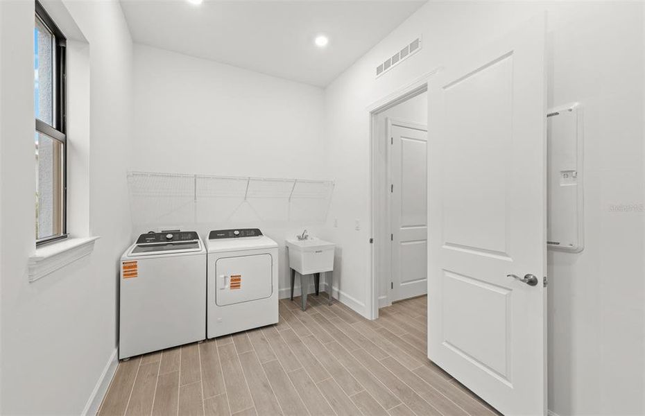 Furnished interior view inside a new home in Del Webb Catalina, Lakewood Ranch (Image 9).