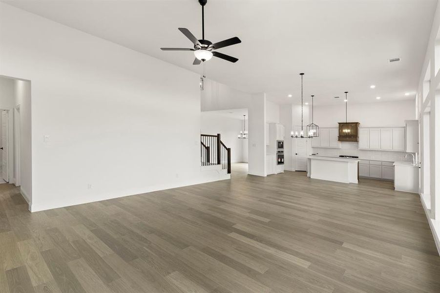 11. 4001 Tamarack - Family (2) 11. 4001 Tamarack - Family (2)