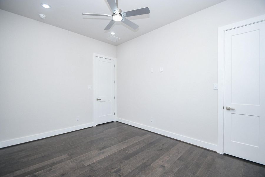 Spacious, unfurnished interior of a new home in , Houston (Image 24).