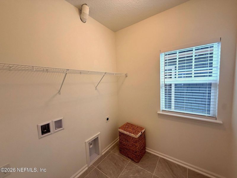 Spacious, unfurnished interior of a new home in , Jacksonville (Image 18).
