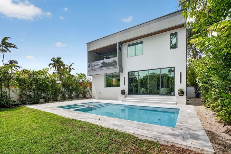 Exterior details and patio area of a home in , Fort Lauderdale (Image 40).