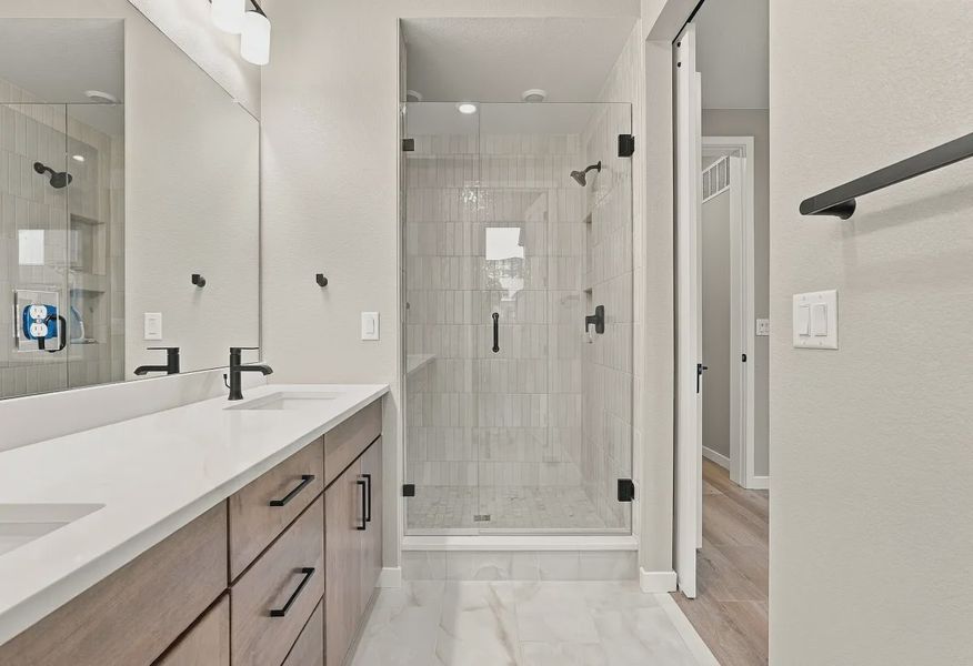 Homesite 346 Primary Bath - 16 of 17