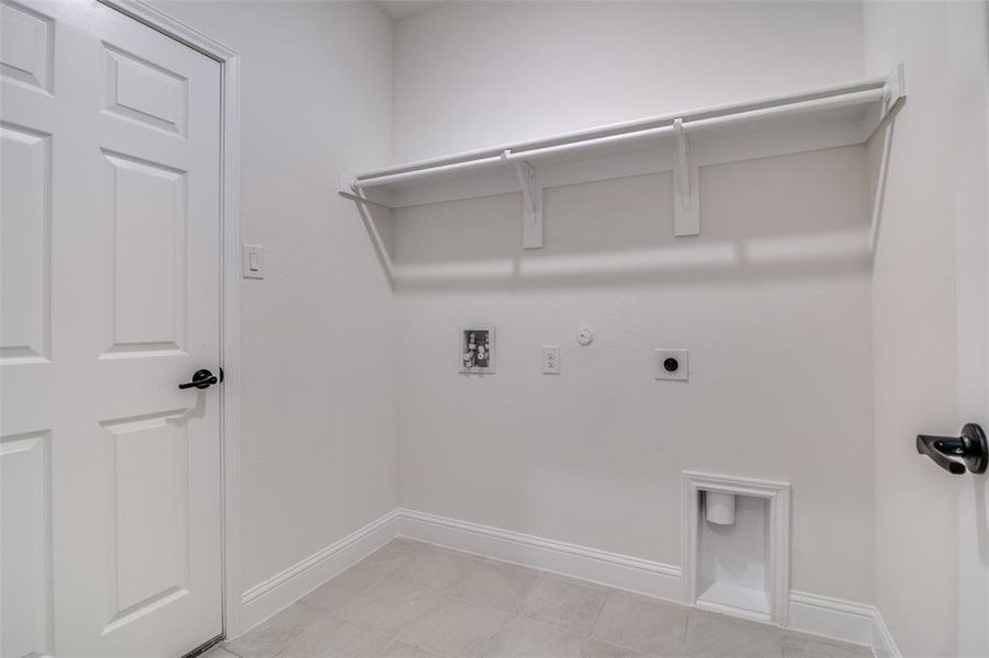 Image 21 of a home in Cottonwood Creek.